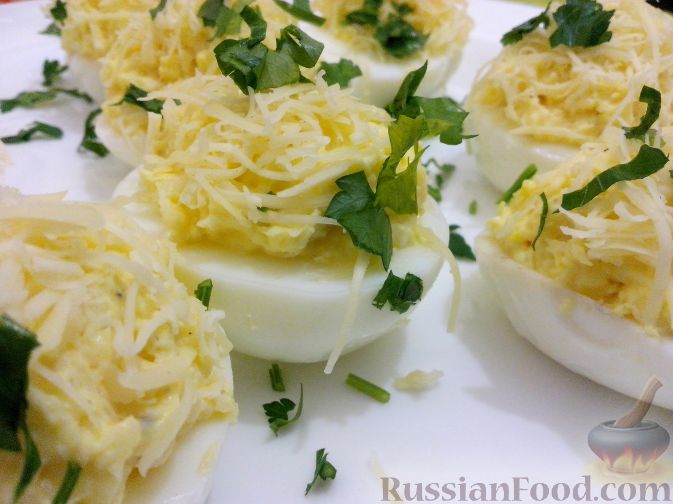Фаршированные яйца с творожным сыром