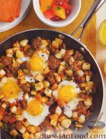 Фото к рецепту: Яйца, жаренные с овощами и мясом