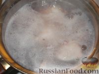Фото приготовления рецепта: Салат из кальмаров с яйцом и корейской морковью - шаг №4