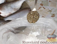 Фото приготовления рецепта: Речная рыба жареная - шаг №4