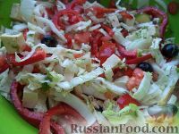 Фото приготовления рецепта: Овощной салат с сыром фетакса - шаг №9