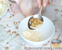Фото приготовления рецепта: Курица, запеченная под чесночно-горчичным соусом - шаг №2