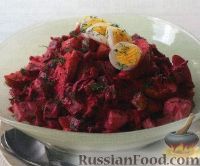 Фото к рецепту: Эстонский салат с сельдью и свеклой