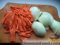 Фото приготовления рецепта: Кролик, тушенный с овощами, в сметане - шаг №2