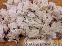 Фото приготовления рецепта: Салат из курицы с красной фасолью - шаг №6
