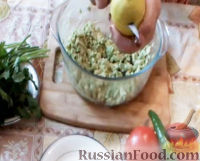 Фото приготовления рецепта: Соус гуакамоле из авокадо и острого перца - шаг №4