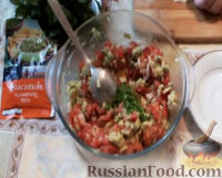 Фото приготовления рецепта: Соус гуакамоле из авокадо и острого перца - шаг №10