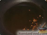 Фото приготовления рецепта: Жареный сельдерей - шаг №5
