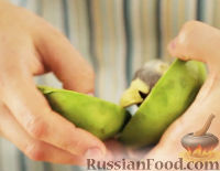 Фото приготовления рецепта: Салат с авокадо и вялеными томатами - шаг №4