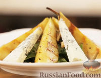 Фото к рецепту: Салат с рукколой, грушей гриль и голубым сыром