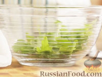 Фото приготовления рецепта: Салат с рукколой, грушей гриль и голубым сыром - шаг №5