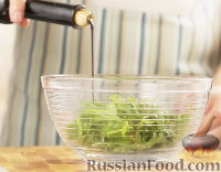 Фото приготовления рецепта: Салат с рукколой, грушей гриль и голубым сыром - шаг №7