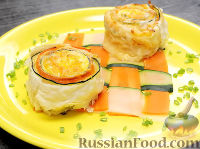 Фото к рецепту: "Роллы" из цуккини с морковью