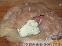 Фото приготовления рецепта: Котлеты куриные по-киевски - шаг №6