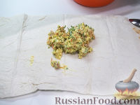 Фото приготовления рецепта: Рулет из лаваша с курицей, яйцом и корейской морковью - шаг №4