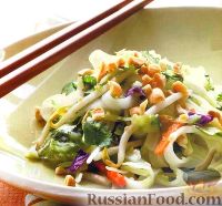 Фото к рецепту: Вьетнамский овощной салат с рисовой лапшой