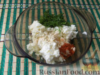 Фото приготовления рецепта: Болгарский перец, фаршированный творожной начинкой - шаг №2