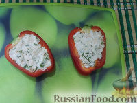 Фото приготовления рецепта: Болгарский перец, фаршированный творожной начинкой - шаг №4