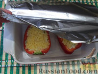 Фото приготовления рецепта: Болгарский перец, фаршированный творожной начинкой - шаг №6