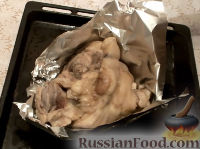 Фото приготовления рецепта: Свиная рулька, запеченная в духовке - шаг №12