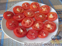 Фото приготовления рецепта: Закуска «а-ля капрезе» из помидоров и сыра - шаг №2