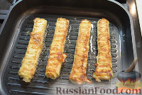 Фото приготовления рецепта: Жареные трубочки из лаваша с сырной начинкой - шаг №5