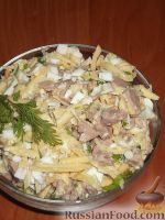 Фото к рецепту: Салат из печени трески (минтая) с сыром