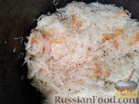 Фото приготовления рецепта: Утка, тушенная с квашеной капустой - шаг №4