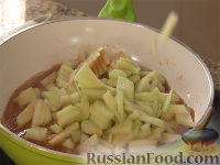 Фото приготовления рецепта: Яблочный крамбл - шаг №2