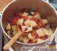 Фото приготовления рецепта: Овощной суп с кукурузой и сыром - шаг №1