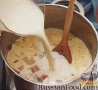 Фото приготовления рецепта: Овощной суп с кукурузой и сыром - шаг №2