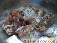 Фото приготовления рецепта: Жареные куриные окорочка - шаг №3