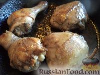 Фото приготовления рецепта: Жареные куриные окорочка - шаг №5
