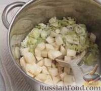 Фото приготовления рецепта: Суп-пюре вишисуаз со сметаной - шаг №2