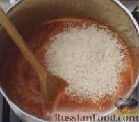 Фото приготовления рецепта: Рис с томатами - шаг №3