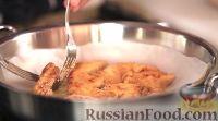 Фото приготовления рецепта: Гречка с курицей и грибами в томатно-горчичном соусе - шаг №8