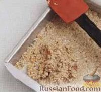 Фото приготовления рецепта: Салат из капусты с орехами и лапшой быстрого приготовления - шаг №2