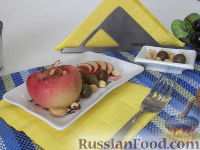 Фото к рецепту: Запеченные яблоки с орехами и виноградом