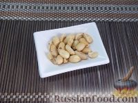 Фото приготовления рецепта: Запеченные яблоки с орехами и виноградом - шаг №3