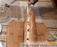 Фото приготовления рецепта: Селедка под шубой в батоне - шаг №12