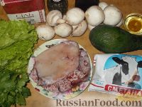Фото приготовления рецепта: Салат из кальмаров с шампиньонами и авокадо - шаг №1