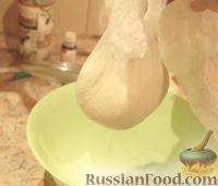 Фото приготовления рецепта: Домашний экспресс-творог из кефира и молока - шаг №4
