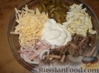 Фото приготовления рецепта: Картошка, тушенная с грибами и сливками - шаг №7