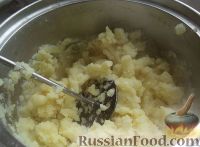 Фото приготовления рецепта: Блинчики с грибами, картофелем и луком - шаг №16