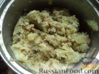 Фото приготовления рецепта: Блинчики с грибами, картофелем и луком - шаг №17