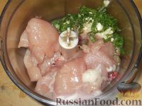 Фото приготовления рецепта: Картофельно-куриные оладьи - шаг №4