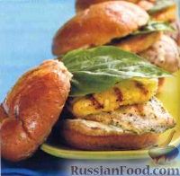 Фото к рецепту: Сэндвичи с куриным филе и ананасом