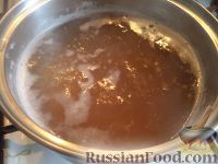 Фото приготовления рецепта: Чечевичный суп с лапшой  и солеными огурчиками - шаг №2