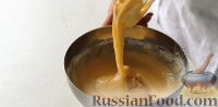 Фото приготовления рецепта: Ромовая баба с вишней - шаг №3