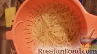 Фото приготовления рецепта: Спагетти с морепродуктами в сливочном соусе - шаг №15